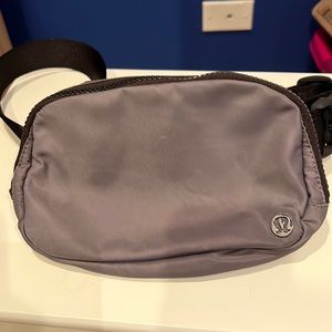 Lululemon Fanny pack! Slight scuffing on front - hard to notice
